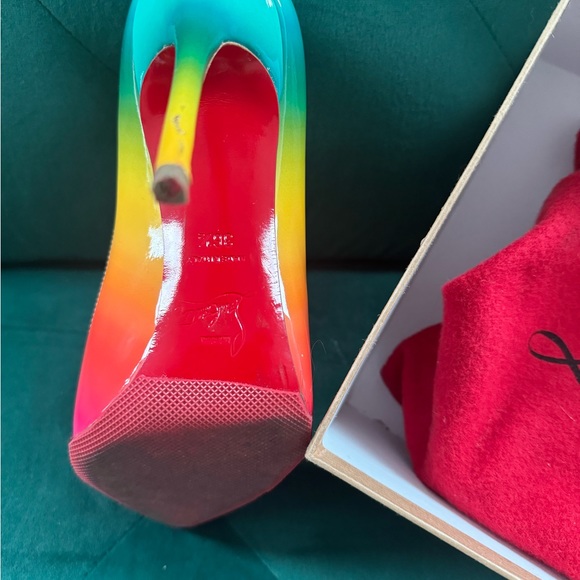 Heels - Picture 2 of 4